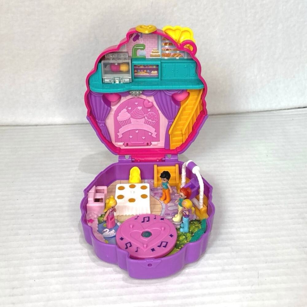 Polly Pocket Mini Toy Something Sweet Cupcake House